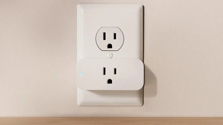 Smart plug connected to an outlet, ready for long term use